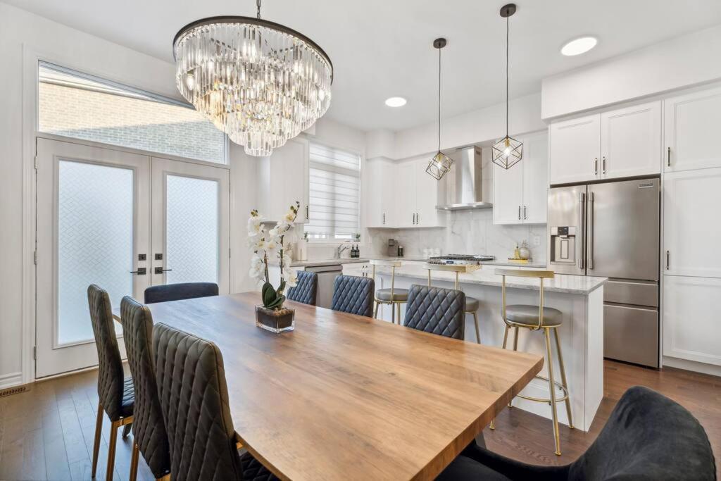 Barrie Luxe, Pool Table 6 Bedroom 6 Ba Custom Design A+ Location Bagian luar foto