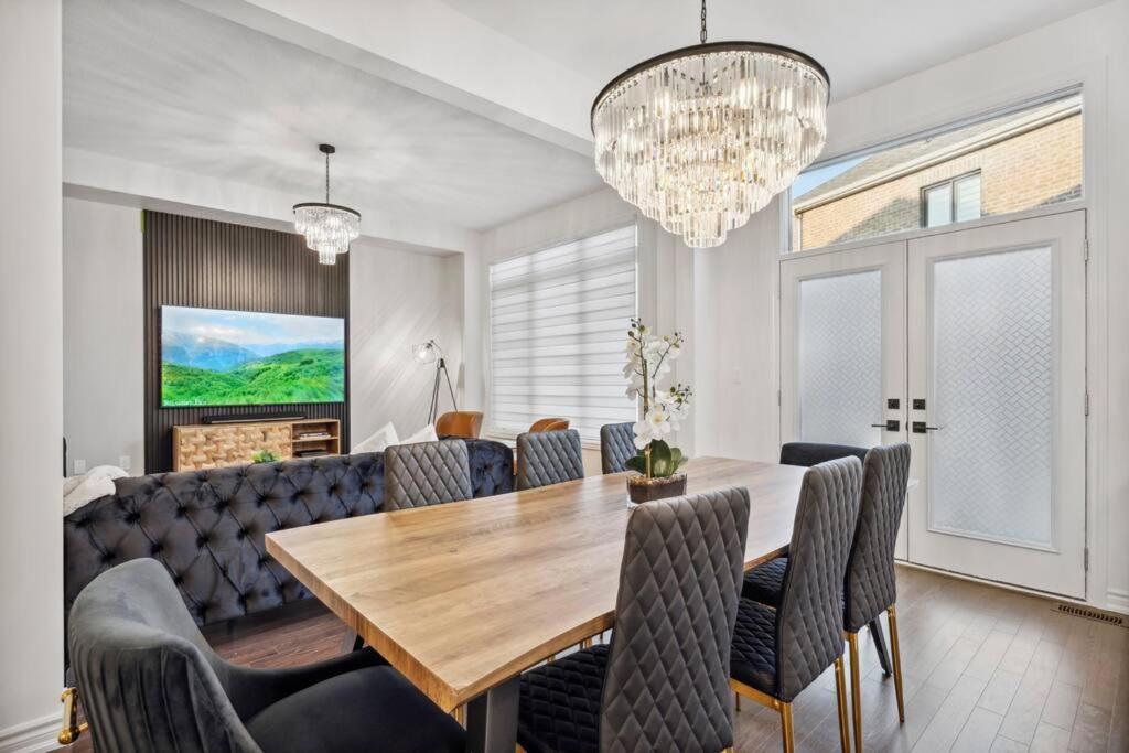 Barrie Luxe, Pool Table 6 Bedroom 6 Ba Custom Design A+ Location Bagian luar foto