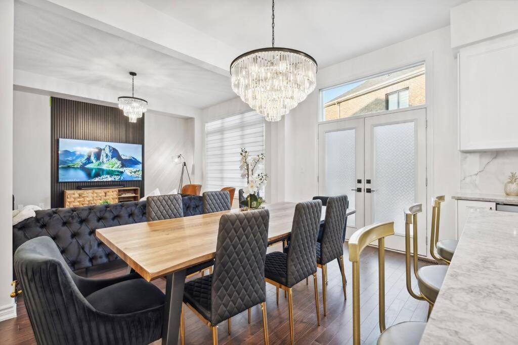 Barrie Luxe, Pool Table 6 Bedroom 6 Ba Custom Design A+ Location Bagian luar foto