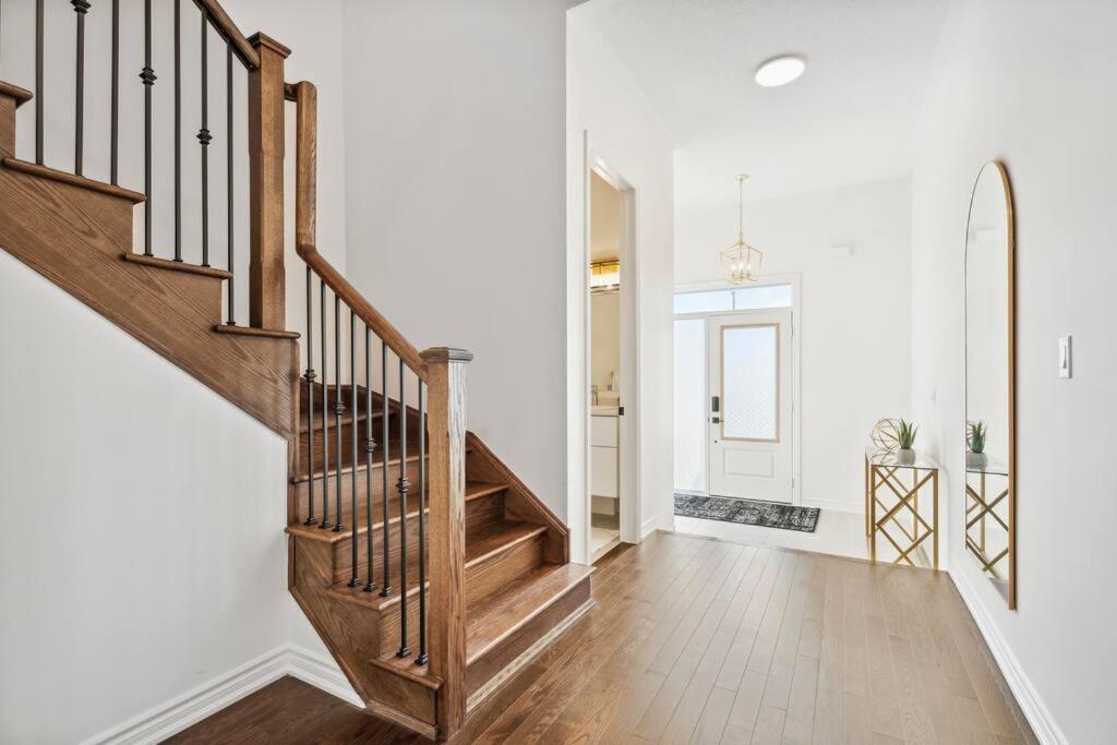 Barrie Luxe, Pool Table 6 Bedroom 6 Ba Custom Design A+ Location Bagian luar foto