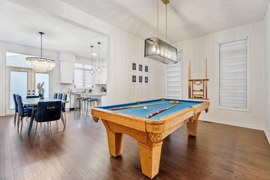 Barrie Luxe, Pool Table 6 Bedroom 6 Ba Custom Design A+ Location Bagian luar foto