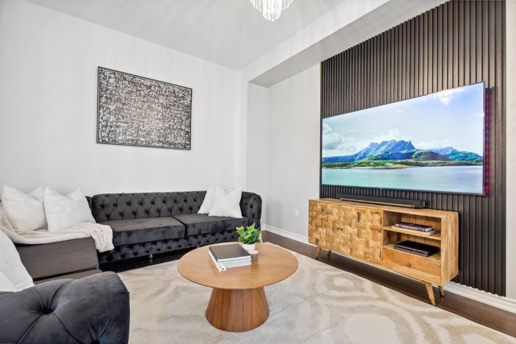 Barrie Luxe, Pool Table 6 Bedroom 6 Ba Custom Design A+ Location Bagian luar foto