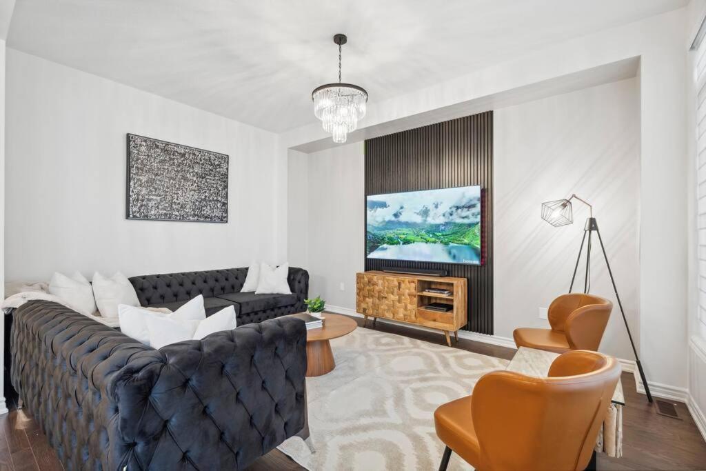Barrie Luxe, Pool Table 6 Bedroom 6 Ba Custom Design A+ Location Bagian luar foto