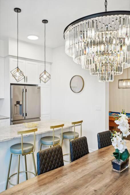 Barrie Luxe, Pool Table 6 Bedroom 6 Ba Custom Design A+ Location Bagian luar foto